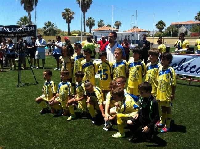 Casi un millar de personas se dan cita en el III Trofeo Bebicar de fútbol 7 en Isla