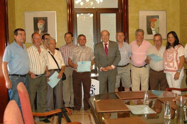 Los 12 voluntarios del Programa Conocer a tus mayores reciben un curso de preparación