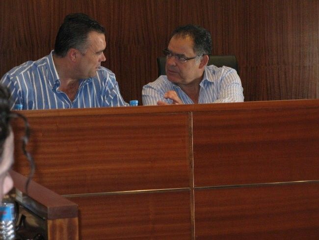 El equipo de gobierno de La Palma recuerda al PSOE que ya ha aplicado 'numerosos recortes de sueldos y gastos'