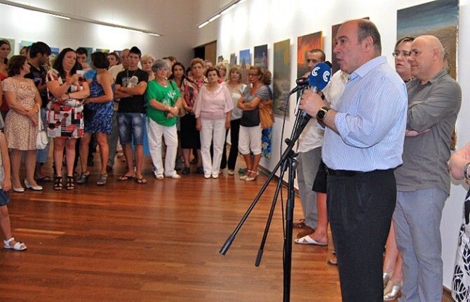 Mas de 600 obras del taller municipal de artes plásticas de Isla se exponen en la galería municipal