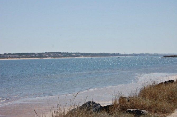 La playa del Espigón, elegida para el programa de voluntariado 'Playas sin desperdicios'