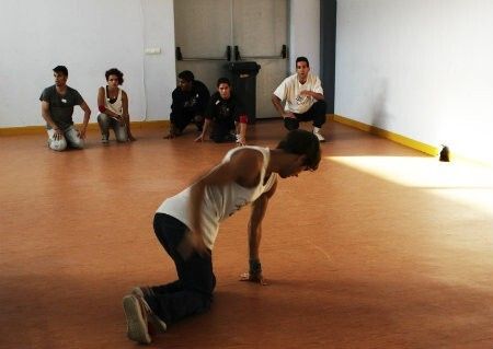 Cerca de 150 personas se presentan al casting de la serie ‘Artistas’