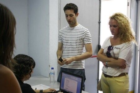 Cerca de 150 personas se presentan al casting de la serie ‘Artistas’