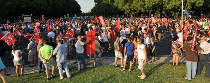 Más de 15.000 personas colapsan Huelva al grito de ‘no a los recortes’