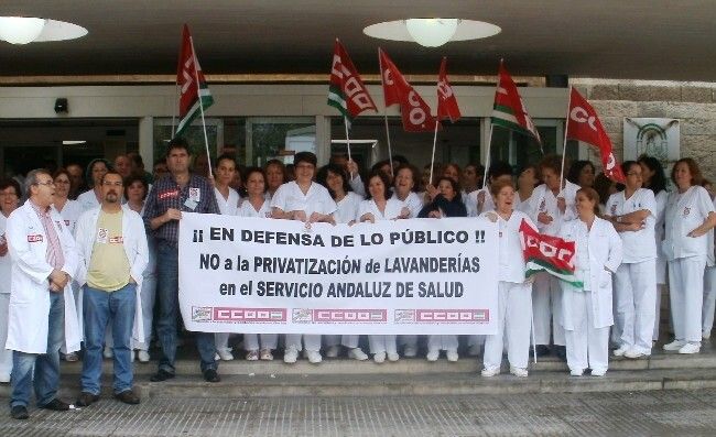 CCOO protesta contra la externalización de los servicios de lavandería de los hospitales