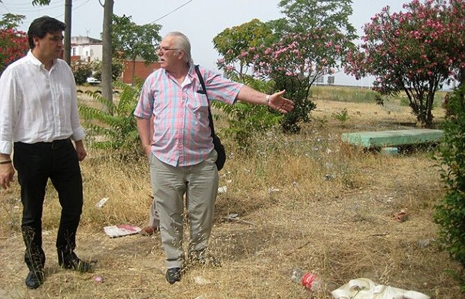 Gabriel Cruz denuncia los “peligros” con los que conviven los vecinos de Marismas del Odiel