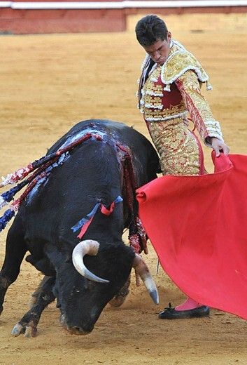 El Cid consigue el único trofeo de la primera tarde de Colombinas