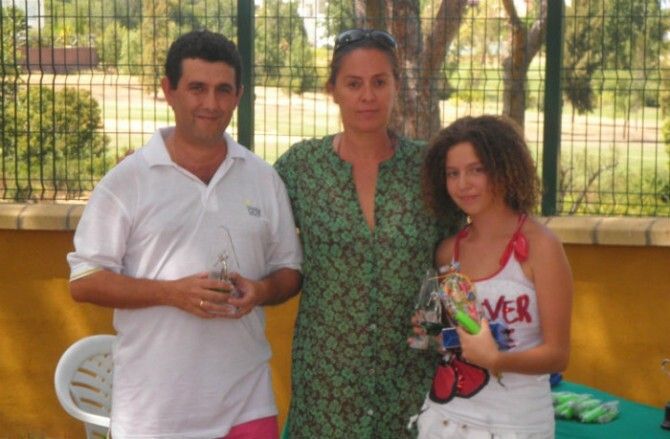 Los Pérez y los Quintero, ganadores del Torneo Padres e Hijos Verano