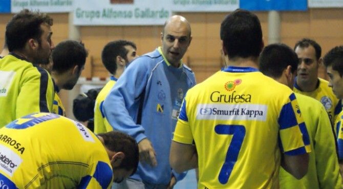 Flores: “Lo que he vivido en Moguer me ha hecho mejorar y crecer como entrenador”