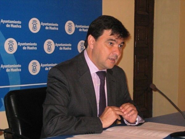 El PSOE denuncia la gestión 'caótica' del PP 'que ha entrado en constantes contradicciones en el último año'