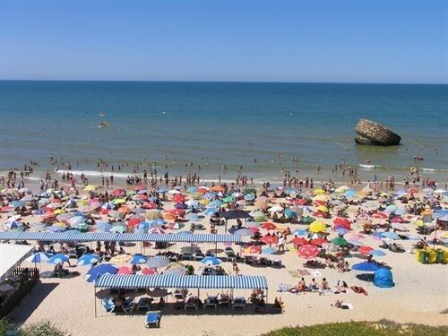 La Policía reduce a cero las multas por tirarse de la piedra de Matalascañas