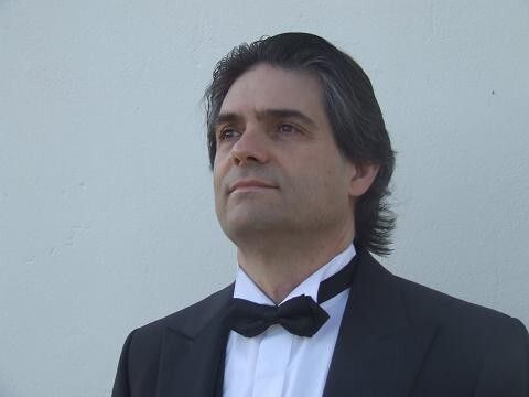 El tenor Fernando Vázquez representa en Punta 'La Zarzuela y el mar'