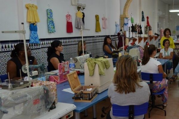Ocho alumnas del curso de modista de Almonte asisten a la 'Madrid Fashion Week' de la mano del Ayuntamiento