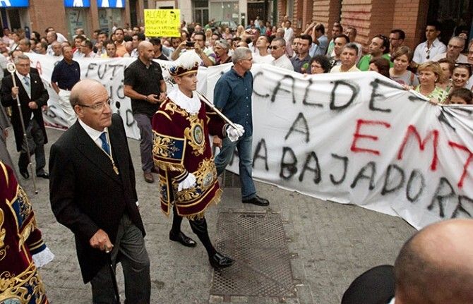 Los impagos ‘averían’ varios autobuses de la flota de Emtusa