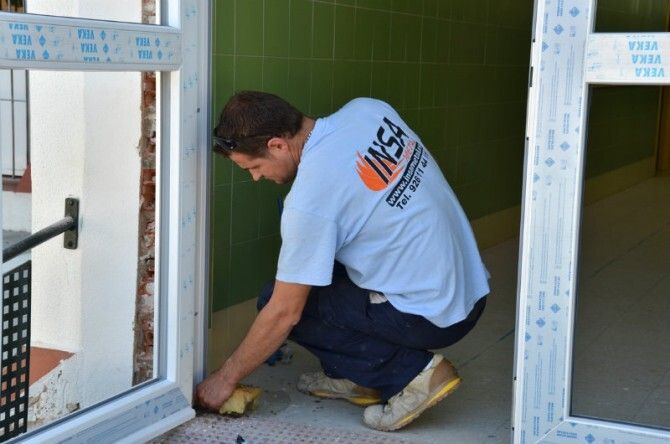 El Ayuntamiento de Palos realiza la puesta a punto de los colegios