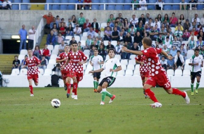 El Decano pena su desacierto en las dos áreas (3-0)