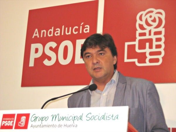 El PSOE acusa a Pedro Rodríguez de ser el culpable de la subida del agua