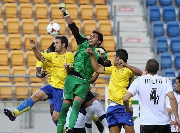 Agudo devuelve la moneda al Cádiz (2-2)