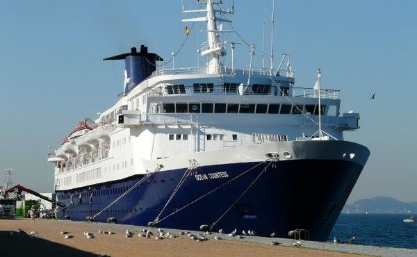 El crucero ‘Ocean Countess’ hace escala en el Puerto de Huelva con más de 700 pasajeros a bordo
