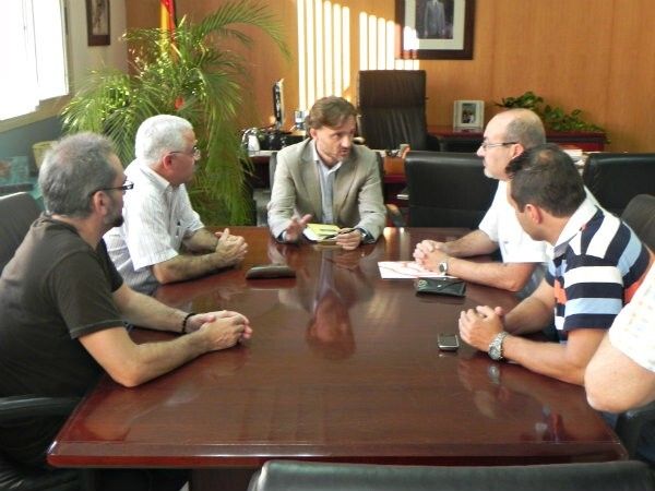 La Junta de Andalucía muestra su apoyo a los ex trabajadores de Foret y se ofrece para mediar con las empresas