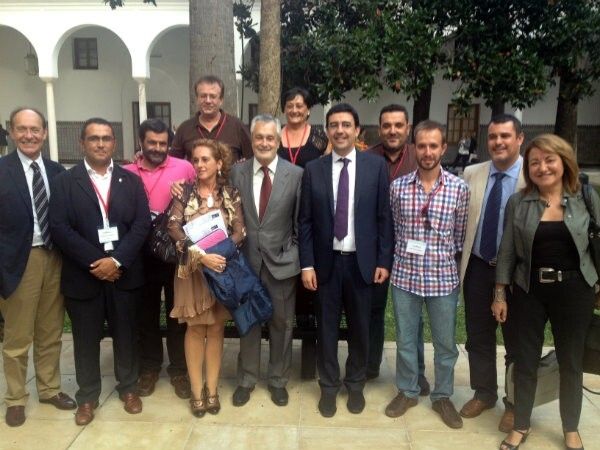 El PSOE pide al Gobierno central 'que escuche al Parlamento andaluz y no elimine las entidades locales'