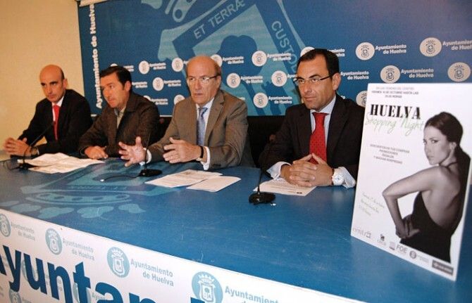 El centro de la capital acogerá el viernes su primera 'Shopping night'