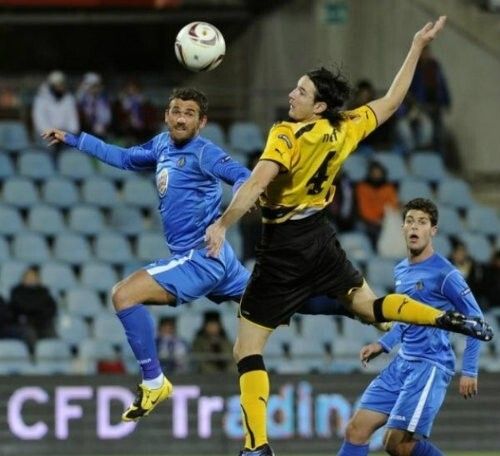 Nef, un lateral lento y fallón que despunta en la Europa League