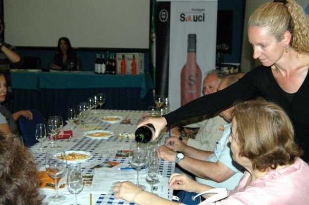 El Centro de Visitantes Puerta del Atlántico acoge la presentación de los vinos de la Bodega Sauci