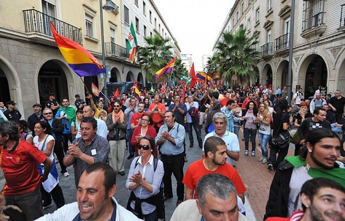 Emocionante y 'vigilada' clausura de la marcha obrera del SAT en Huelva