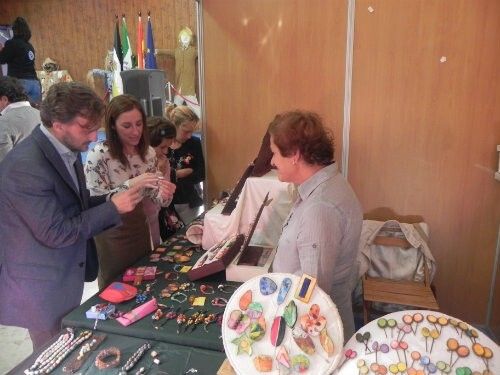 Fiscal destaca el plan de fomento de artesanía de la Junta en la inauguración de la feria de El Granado