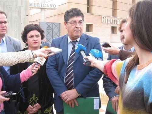 Valderas afirma que la Junta aboga por 'reforzar la hacienda pública' y que 'aporte más el que más tiene'
