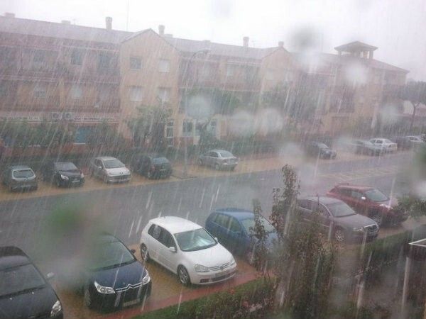 El riesgo de precipitaciones se mantendrá durante toda la jornada y no se descartan tormentas