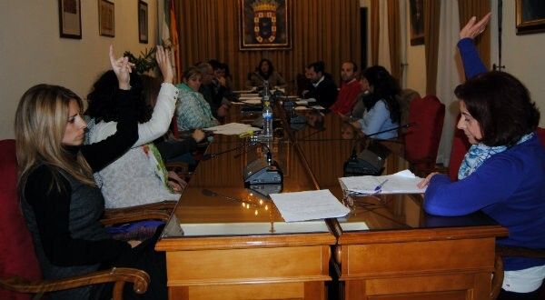 El Partido Socialista contrató en Valverde al esposo de una concejala sin procedimiento público