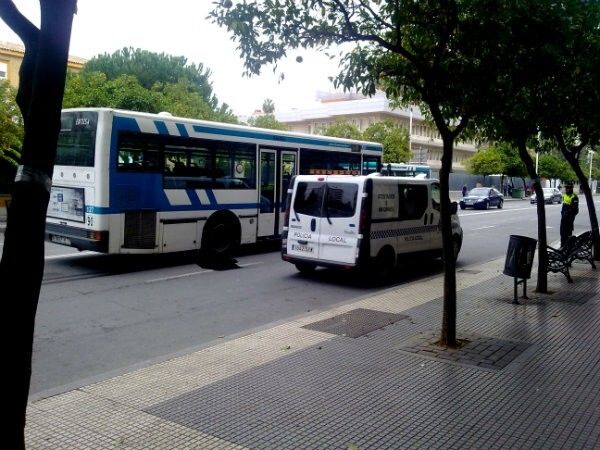 La avería de un autobús provoca retenciones en la Alameda Sundheim