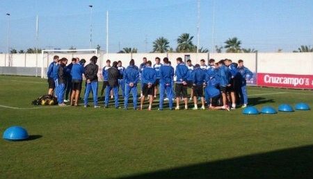 Intensa charla de Sergi antes del entrenamiento
