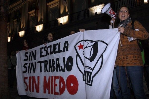 El sector educativo protesta ante el Ayuntamiento