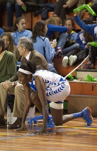 El Conquero, pendiente de las lesiones de Mosby y Mirchandani