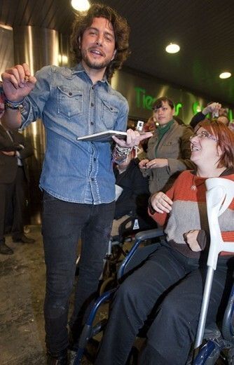 El cantante Manuel Carrasco, premio 'Generación Fiesta' por su canción 'Sígueme'