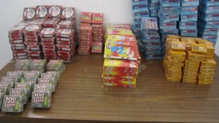 Intervenidos más de 22.000 petardos en un bazar en Rociana