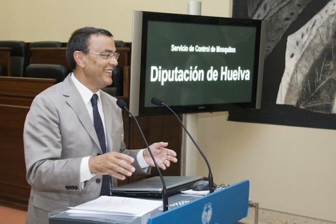 Caraballo señala que 'las políticas del PP abocan a los ayuntamientos a un maridaje con las empresas'