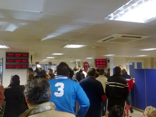 Una vez más, al llegar el fin de año, la Jefatura Provincial de Tráfico de Huelva se ve inundada de usuarios que pretenden realizar sus gestiones a última hora