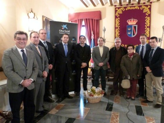 La Obra Social de La Caixa entrega 480 cajas de alimentos para las familias más necesitadas de Almonte