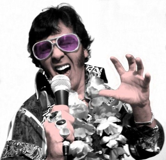 SerafínxDios rinde tributo a Elvis en 'inglés inventado' en su último disco