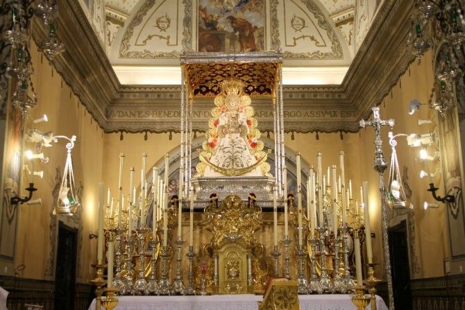 La Virgen del Rocío ya viste la saya de ‘la garrapata’