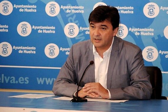 Según el PSOE, el Ayuntamiento gastó en 2012 siete veces más de lo presupuestado en publicidad y comidas