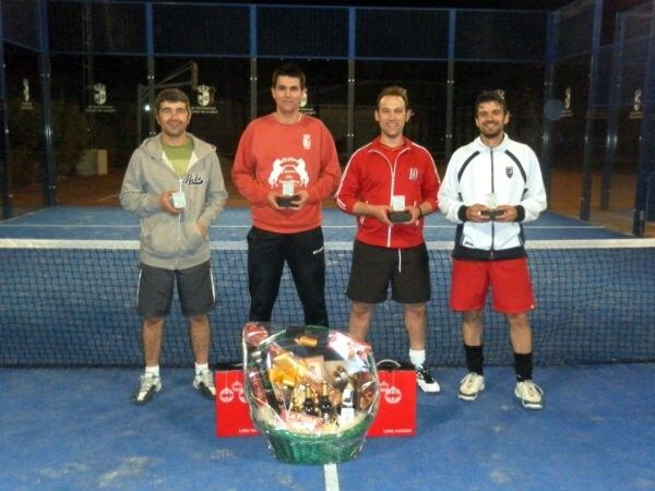 La pareja 'Los Pirañas' gana el II torneo de pádel de Navidad de Paterna del Campo
