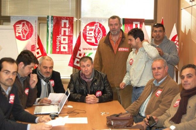 El comité de empresa del Puerto se encierra para pedir un nuevo convenio