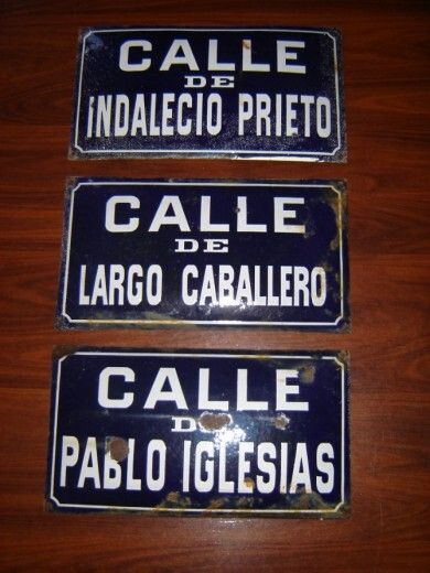 Puerto Moral recupera tres placas de nombres de calles de sendos políticos socialistas