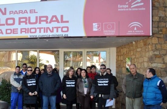 Los ex trabajadores de la Mancomunidad Cuenca Minera exigen el pago de sus nóminas