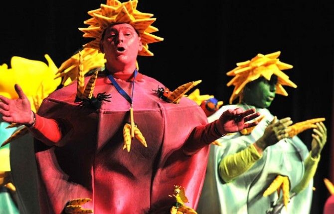 Un conjuro en forma de bellas coplas hechiza al Gran Teatro